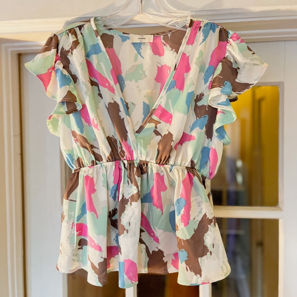 BRAND NEW Short Sleeve Ruffle V Neck Blouse | Cute Colorful Entro USA Print Top